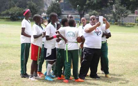 Veteran US coach Baxter trains over 100 NFL Flag players at UoN