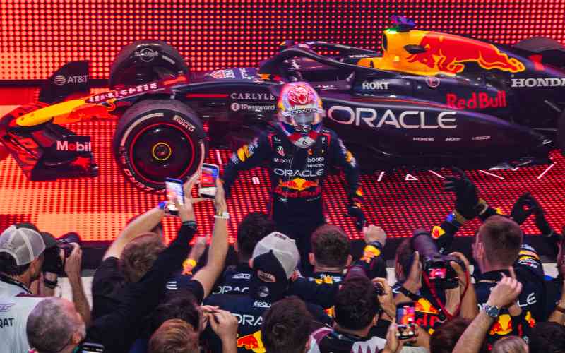 F1 set for final-race showdown as Verstappen exploits McLaren blunder F1 set for final-race showdown as Verstappen exploits McLaren blunder