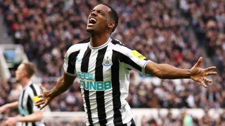 Alexander Isak considers Newcastle exit