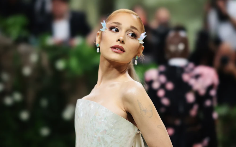 Ariana Grande attacked by fan at Singapore Film Premiere Ariana Grande attacked by fan at Singapore Film Premiere