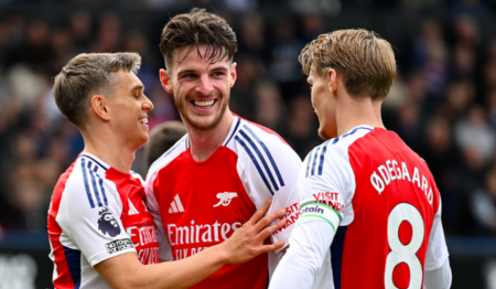 Arsenal make Liverpool wait for title party, Chelsea beat Fulham
