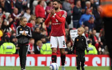 Fernandes rejects Saudi move to stay at Man Utd