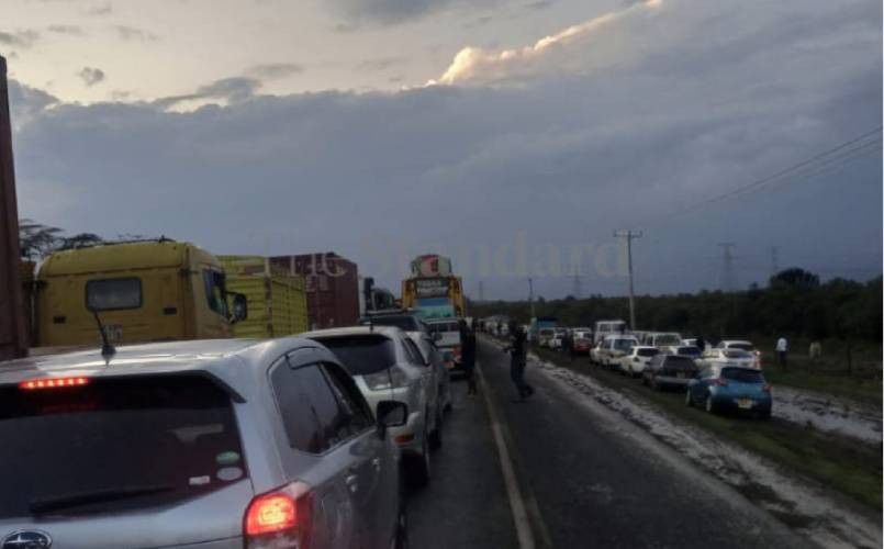 KeNHA warns of traffic congestion on Nairobi – Nakuru highway KeNHA warns of traffic congestion on Nairobi - Nakuru highway