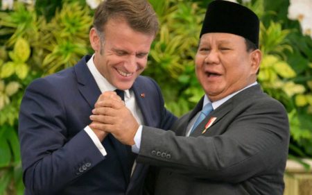 Macron in Indonesia to deepen trade, defence ties