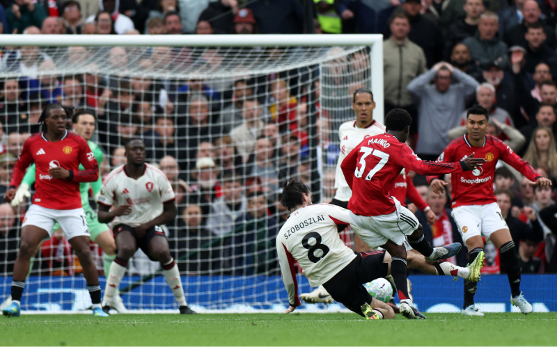 Man United beat Liverpool to secure place in top four