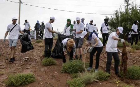 Morocco volunteers on Sahara clean-up mission