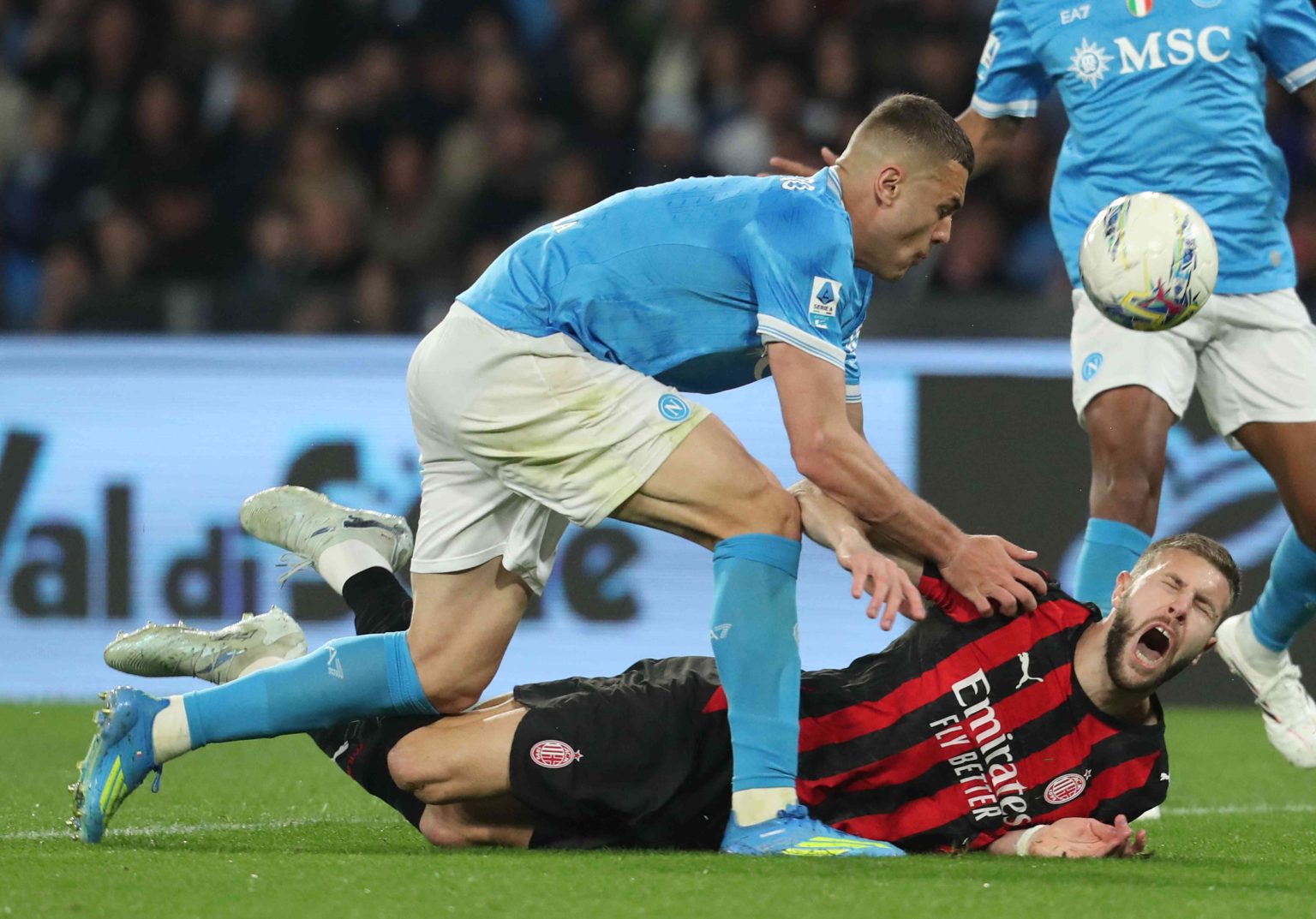 Napoli's Serie A title defence boosted by beating AC Milan