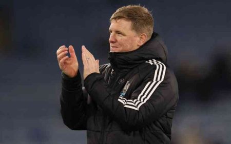 Newcastle boss Howe returns to work after pneumonia