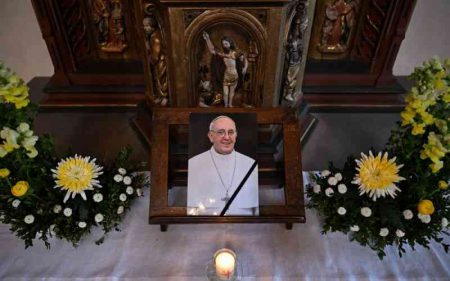 Pilgrims gather as Pope Francis begins lying in state