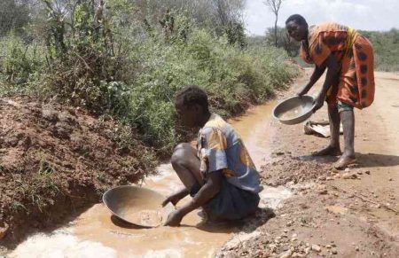 Residents protest closure of goldmining site in Turkana