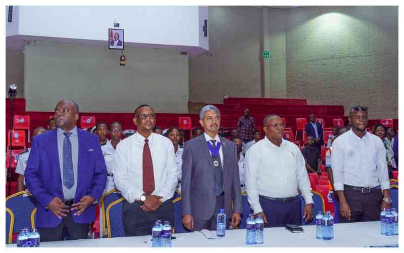 Shipping professionals urge ports' resilience to weather global headwinds Shipping professionals urge ports' resilience to weather global headwinds