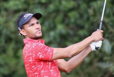 Simmering Snow surges ahead at Masters meet