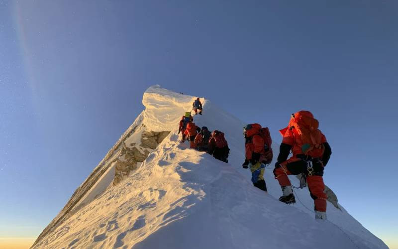 Ten missing on Nepal's Himlung peak after avalanche Ten missing on Nepal's Himlung peak after avalanche