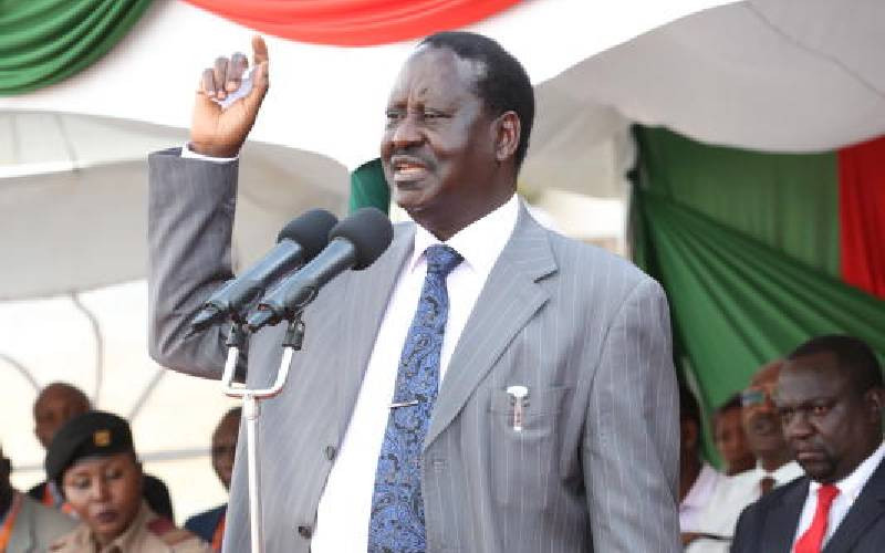 The moment Raila Odinga fell and died The moment Raila Odinga fell and died