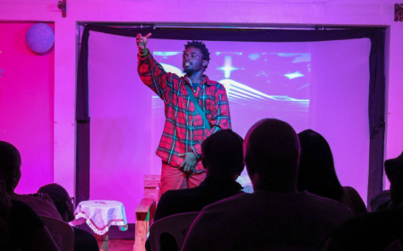 Theatre lovers pack Cheche gallery for deeply personal one-man play