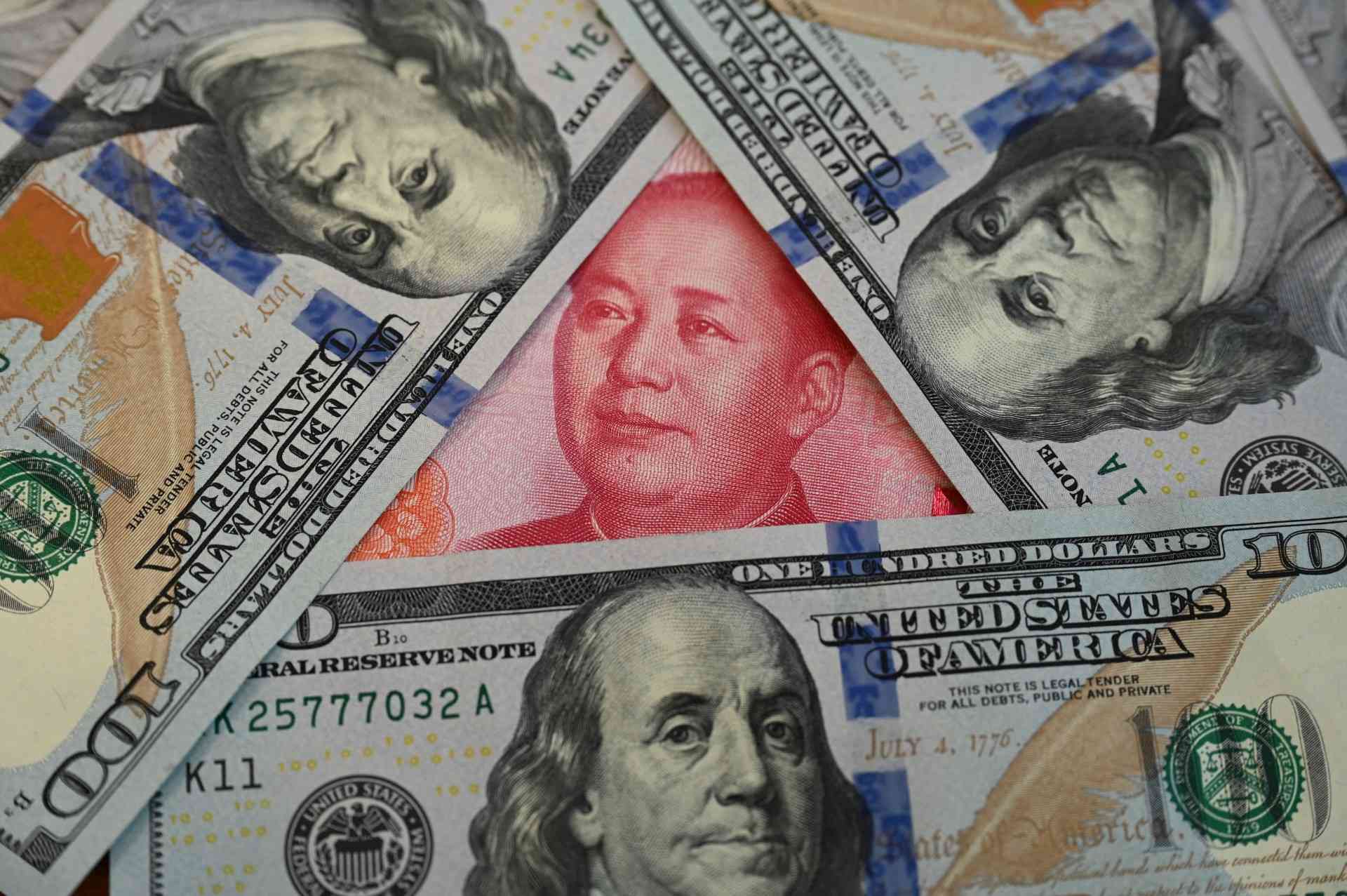 Trump's new tariffs take effect, with 104 on Chinese goods