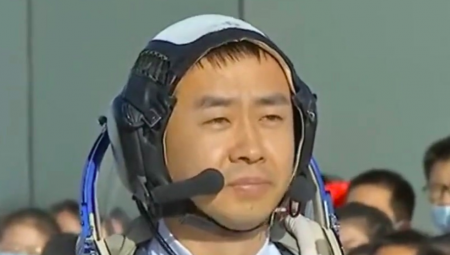 Veteran Chinese astronaut to lead fresh crew to space station