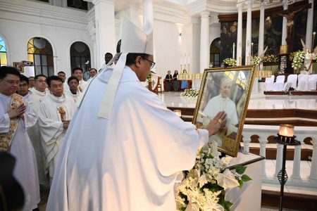 World leaders set to attend Francis's funeral as cardinals gather